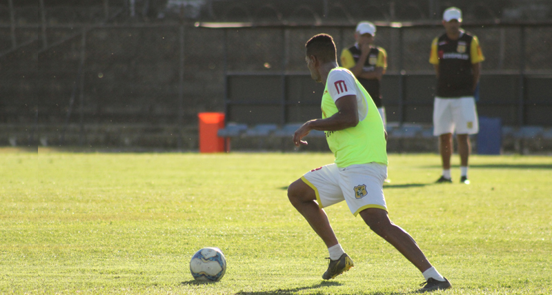 com-foco-intenso-para-a-copa-verde-jacare-agenda-mais-um-amistoso-em-goias