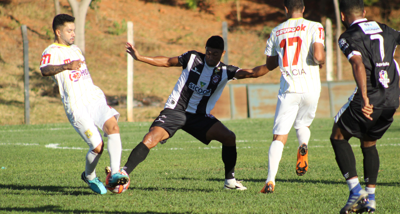 com-gol-de-penalti-brasiliense-sofre-reves-em-jogo-treino