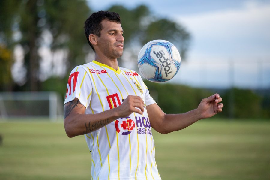 brasiliense-acerta-a-saida-do-atacante-neto-baiano