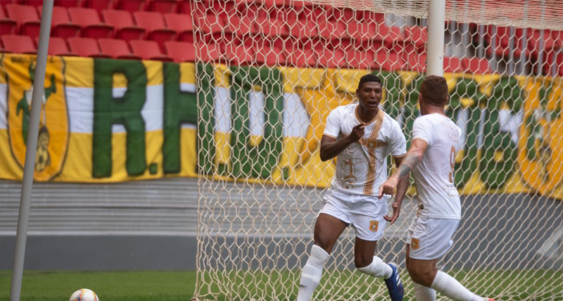 brasiliense-vence-o-luziania-e-esta-na-semifinal-do-candangao