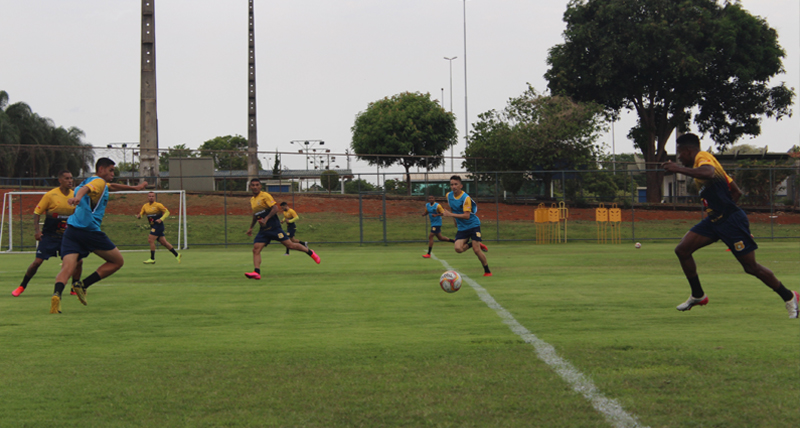 embalado-brasiliense-enfrenta-o-villa-nova-mg-na-boca-do-jacare
