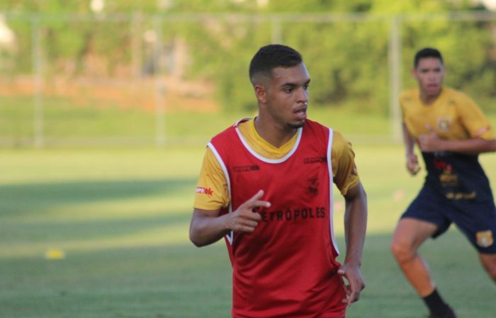 brasiliense-anuncia-a-contratacao-do-jovem-meia-samuel