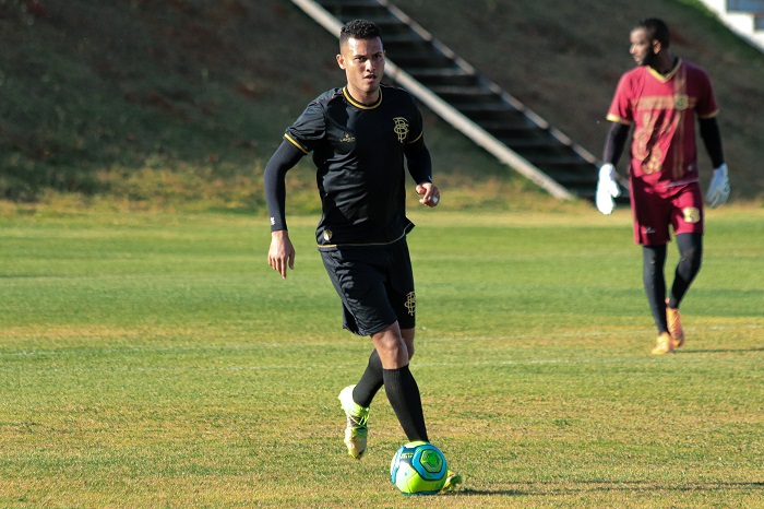 brasiliense-vence-estrela-vermelha-em-jogo-treino